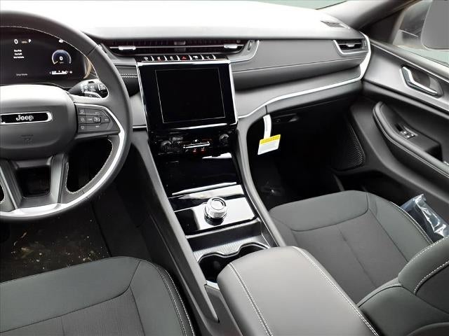 2025 Jeep Grand Cherokee Laredo 4x4