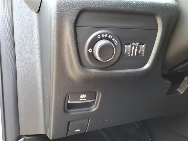 2025 Jeep Grand Cherokee Laredo 4x4