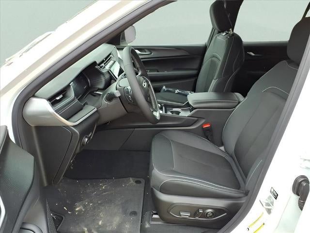 2025 Jeep Grand Cherokee Laredo 4x4