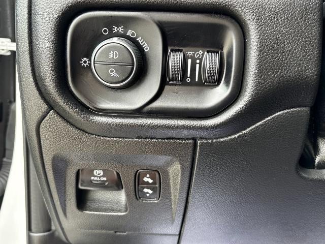 2025 RAM 1500 Big Horn Crew Cab 4x4 5'7" Box