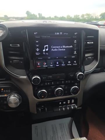 2020 RAM 1500 Laramie Crew Cab 4x4 5'7" Box