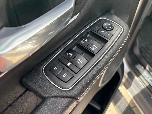 2020 RAM 1500 Laramie Crew Cab 4x4 5'7" Box