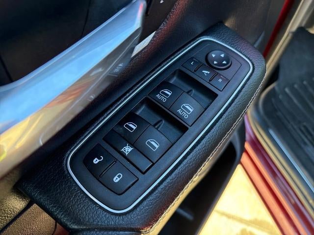 2022 RAM 1500 Laramie Crew Cab 4x4 5'7" Box