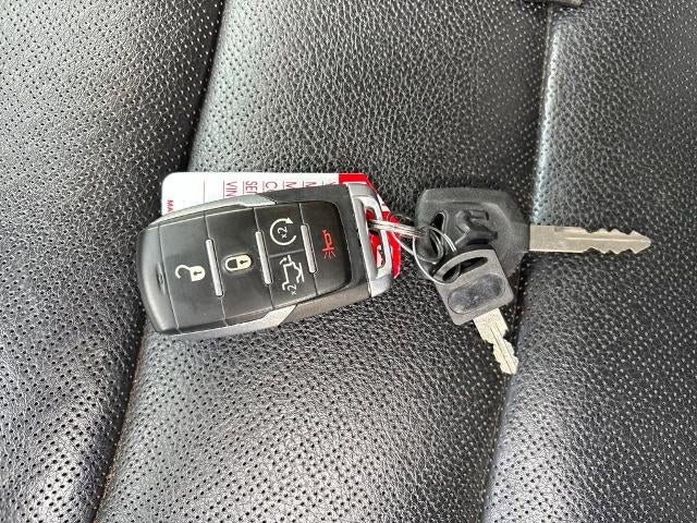 2020 RAM 1500 Laramie Crew Cab 4x4 5'7" Box