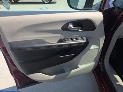 2017 Chrysler Pacifica LX