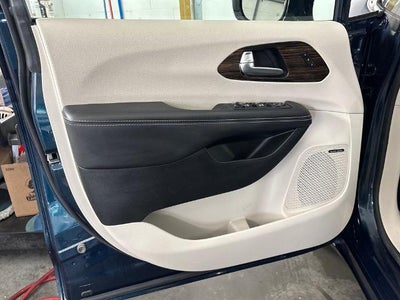 2023 Chrysler Pacifica Limited AWD