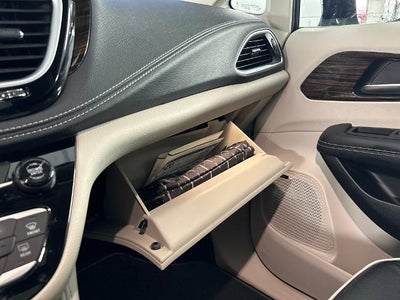 2023 Chrysler Pacifica Limited AWD