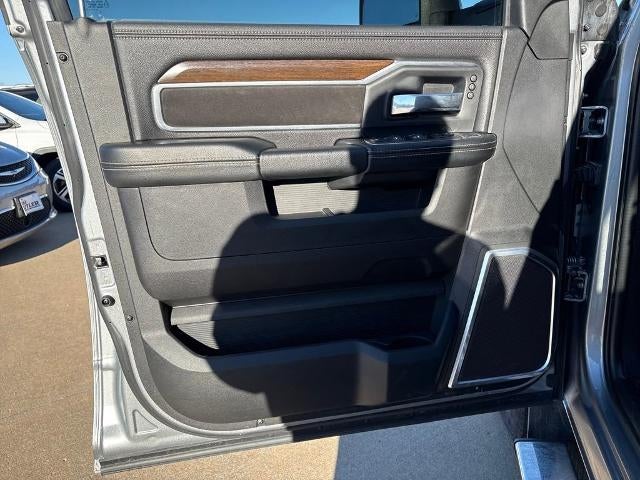 2024 RAM 3500 Laramie Crew Cab 4x4 8' Box