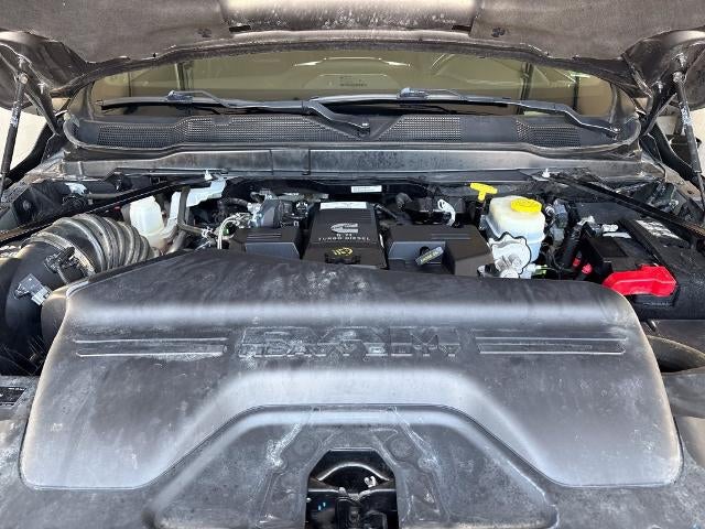 2024 RAM 3500 Laramie Crew Cab 4x4 8' Box