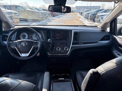2019 Toyota Sienna SE 8 Passenger