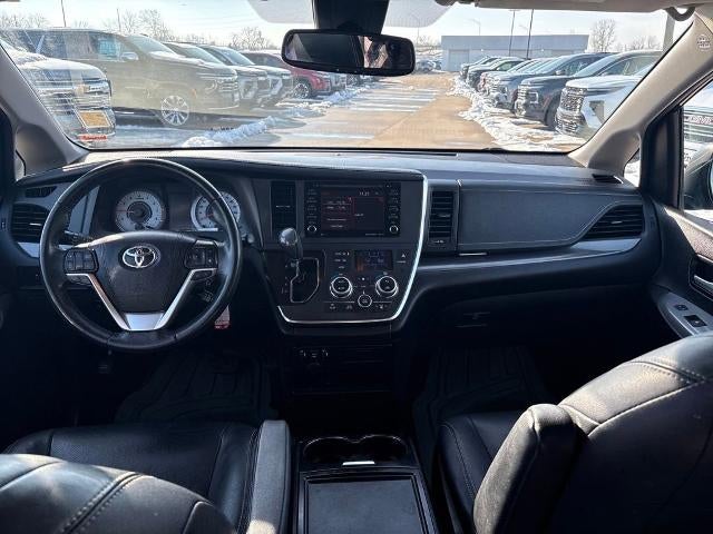 2019 Toyota Sienna SE 8 Passenger