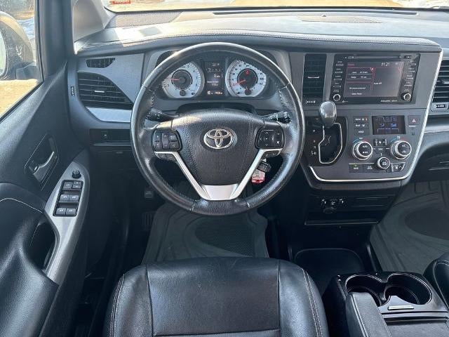 2019 Toyota Sienna SE 8 Passenger