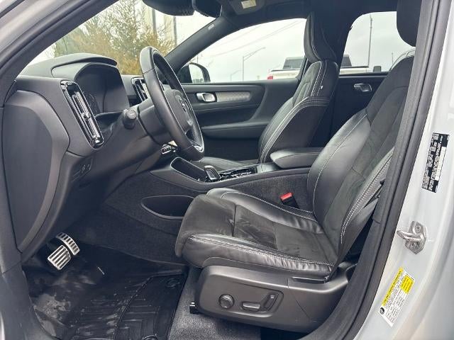 2022 Volvo XC40 T4 R-Design