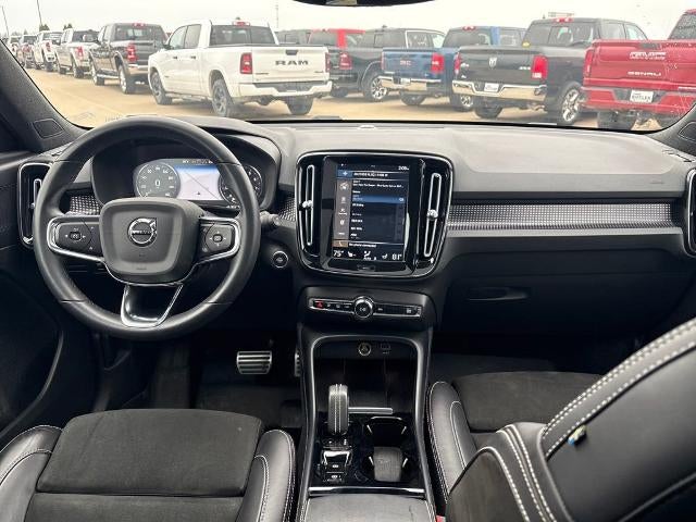 2022 Volvo XC40 T4 R-Design