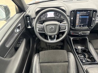 2022 Volvo XC40 T4 R-Design