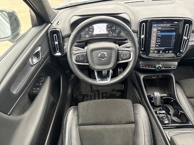 2022 Volvo XC40 T4 R-Design