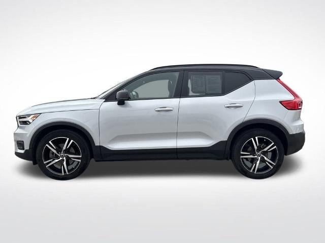 2022 Volvo XC40 T4 R-Design