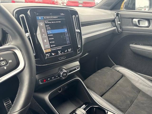 2022 Volvo XC40 T4 R-Design