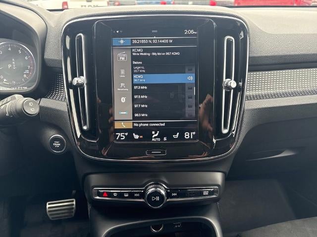 2022 Volvo XC40 T4 R-Design