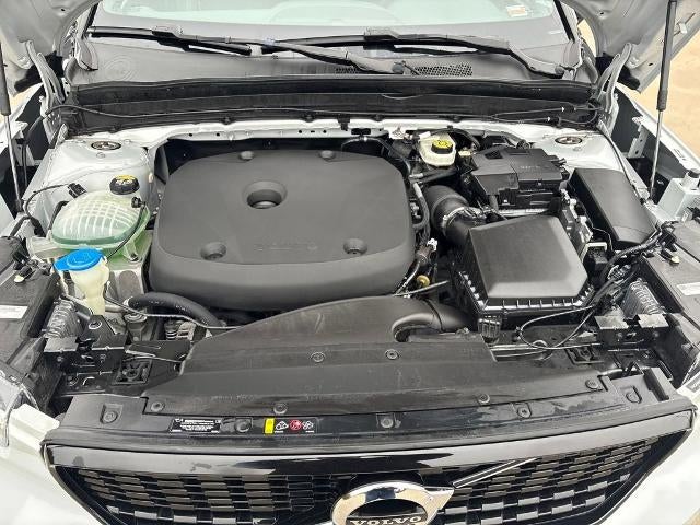 2022 Volvo XC40 T4 R-Design