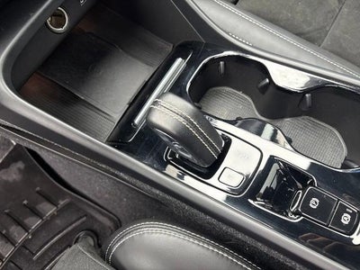 2022 Volvo XC40 T4 R-Design