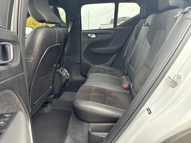 2022 Volvo XC40 T4 R-Design