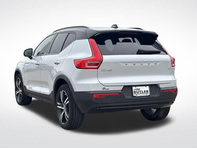 2022 Volvo XC40 T4 R-Design