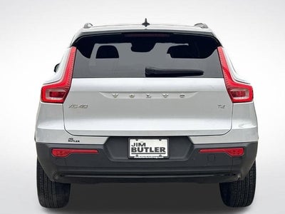 2022 Volvo XC40 T4 R-Design