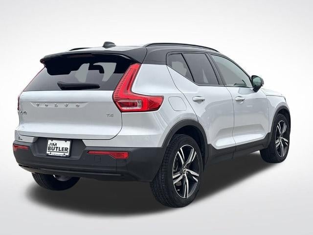 2022 Volvo XC40 T4 R-Design