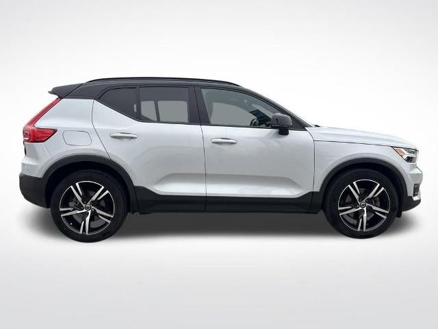 2022 Volvo XC40 T4 R-Design