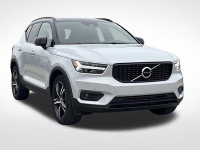 2022 Volvo XC40 T4 R-Design