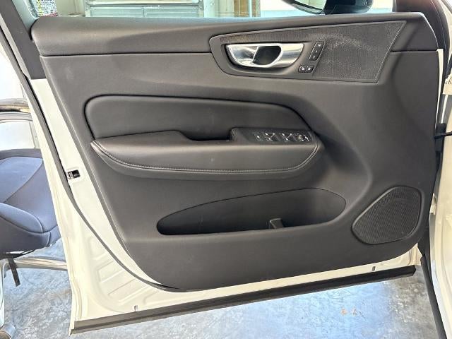 2024 Volvo XC60 Recharge Plug-In Hyb Core Dark Theme