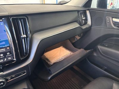 2024 Volvo XC60 Recharge Plug-In Hyb Core Dark Theme