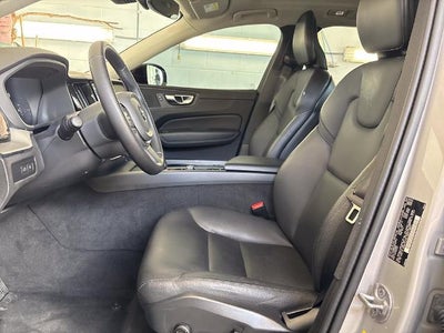 2024 Volvo XC60 Recharge Plug-In Hyb Core Dark Theme