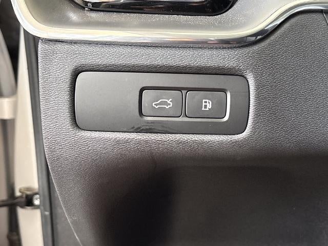 2024 Volvo XC60 Recharge Plug-In Hyb Core Dark Theme