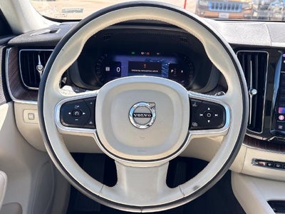 2022 Volvo XC60 Momentum