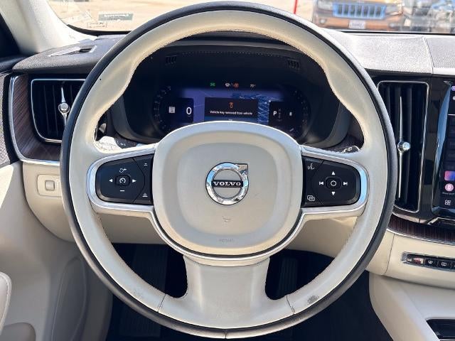 2022 Volvo XC60 Momentum