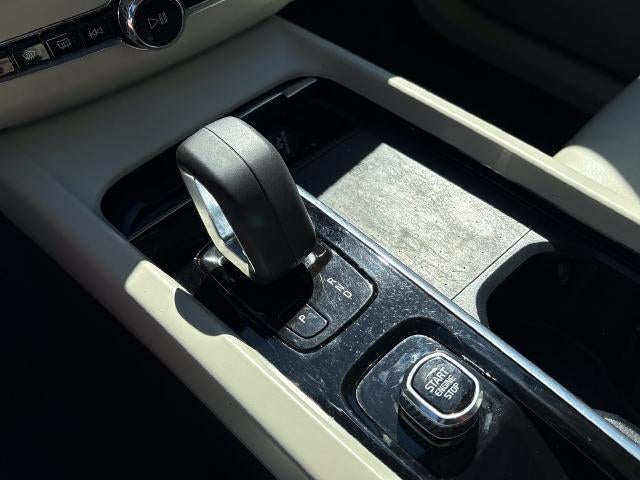 2022 Volvo XC60 Momentum