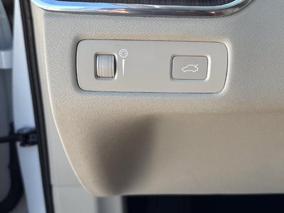 2022 Volvo XC60 Momentum