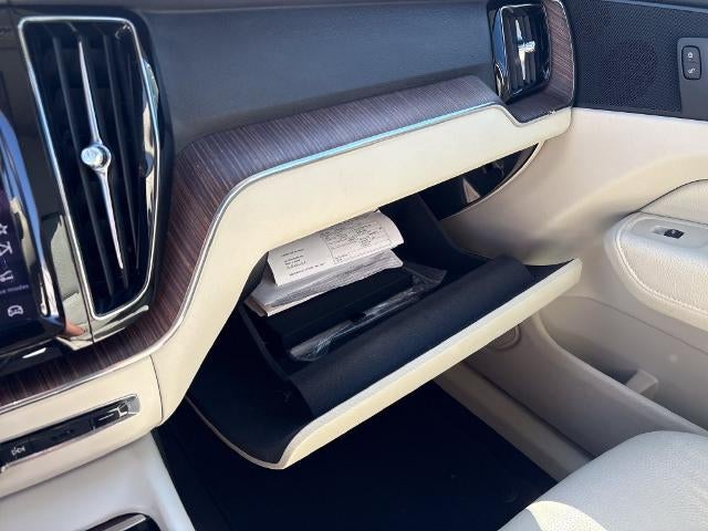 2022 Volvo XC60 Momentum