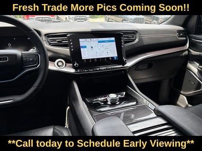 2023 Jeep Wagoneer Base