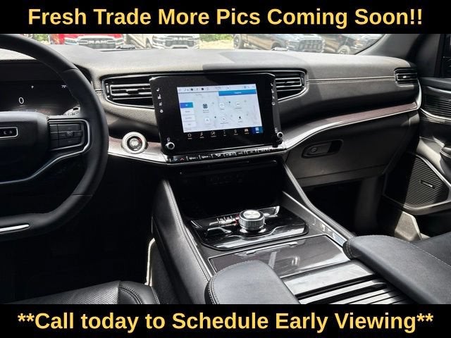 2023 Jeep Wagoneer Base