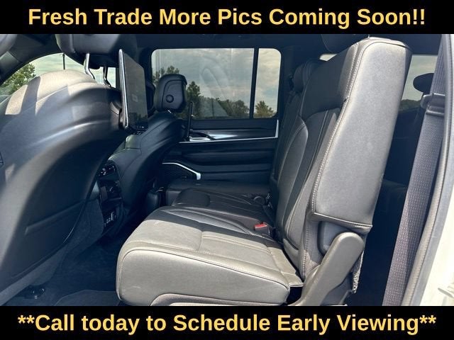 2023 Jeep Wagoneer Base