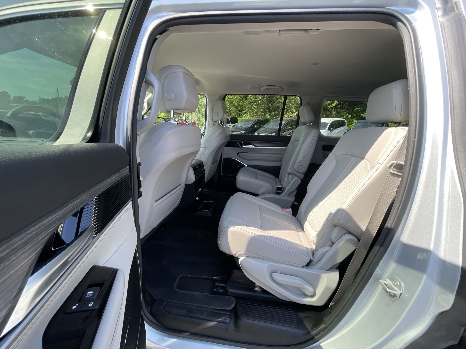 2024 Jeep Wagoneer Series II