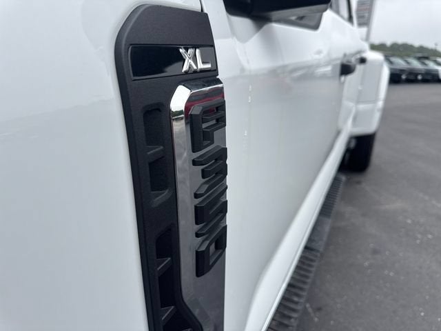2026 Ford Super Duty F-350 DRW XL