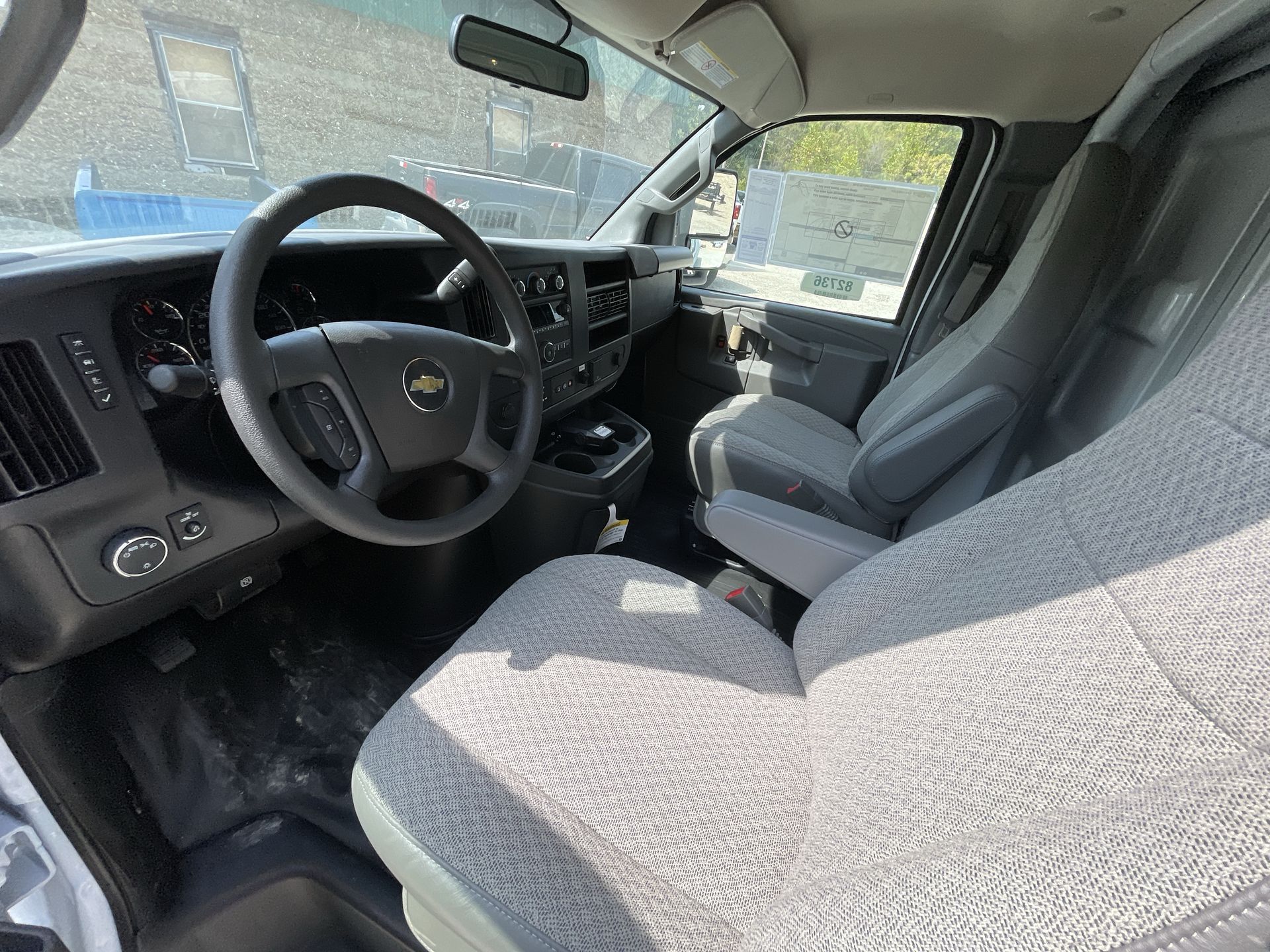 2025 Chevrolet Express Cutaway 3500 1WT