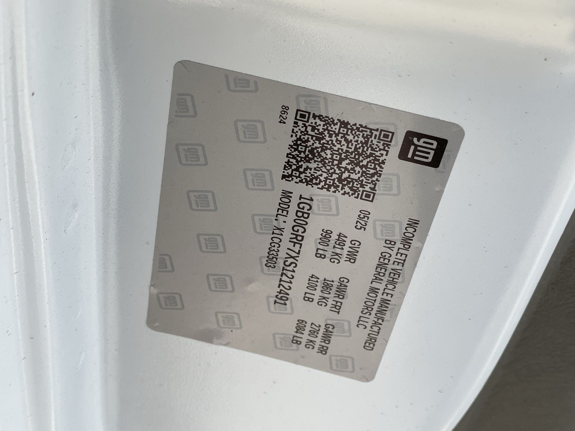 2025 Chevrolet Express Cutaway 3500 1WT