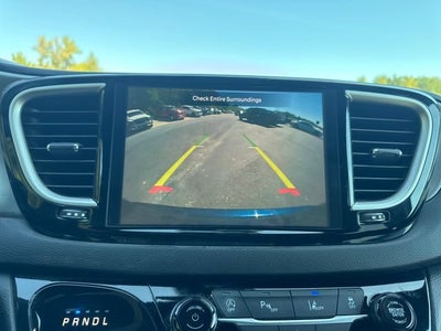 2025 Chrysler Pacifica Select