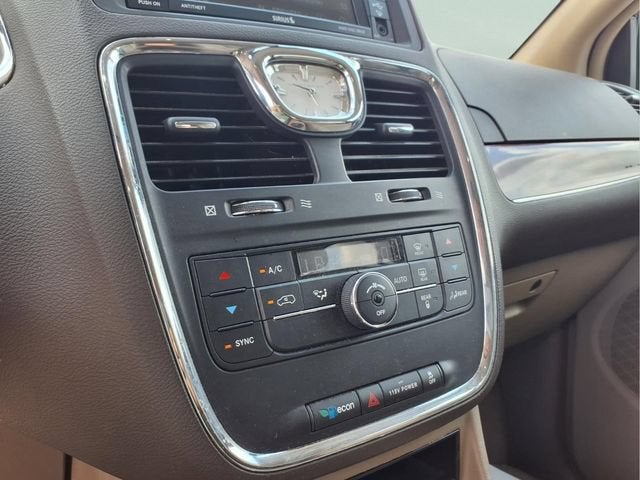 2015 Chrysler Town & Country Touring-L