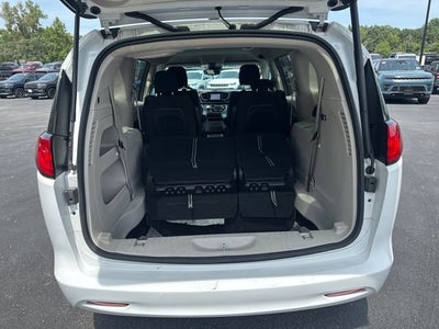 2023 Chrysler Voyager LX